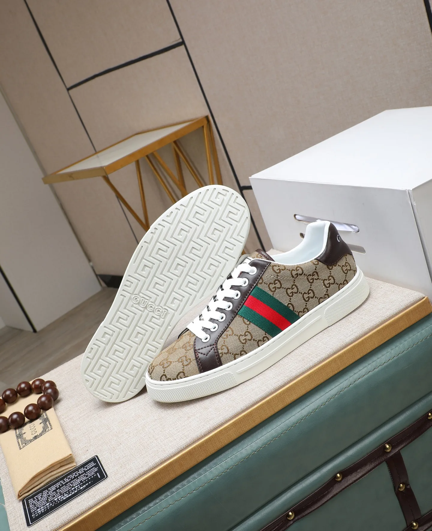 Men's shoes 💰420 GUCCI🔍🔍The latest model is available at the counter simultaneously. Original calfskin imported from Italy, genuine leather lining, (high-end, extravagant and classy) with exquisite workmanship. Sole: Original sole provided by the original factory. ⚠Exclusive double-layer movable molded sole is super comfortable⚠. Photographed in real life. 🎬The real thing is better. 🔍🔍"High quality·Follow the order" code number 38-44